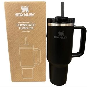 NWT Stanley Tumbler - The Quencher H2.0 Flowstate  40oz Black